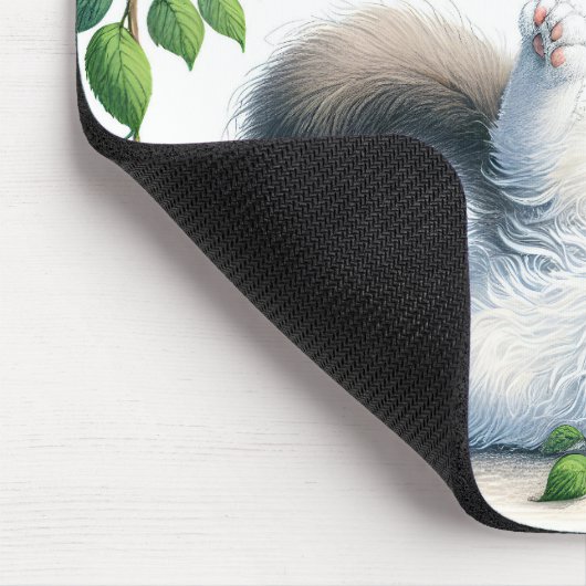 Spielende weiße Katze mit Bird in Tree Mousepad (Ecke)