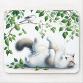 Spielende weiße Katze mit Bird in Tree Mousepad (Vorne)