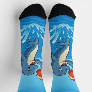 Spielender Cartoon Dolphin mit Beach Ball Socken