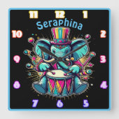 Spielender Elefantentrommler unter hellen Lichtern Quadratische Wanduhr (Vorderseite)