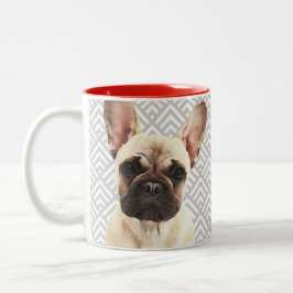 Spielender französischer Bulldog Zweifarbige Tasse