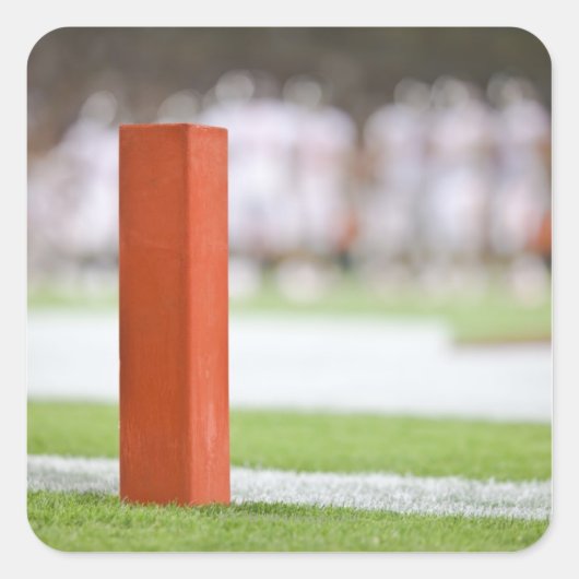 Spieler im Hintergrund. Quadratischer Aufkleber (Vorderseite)