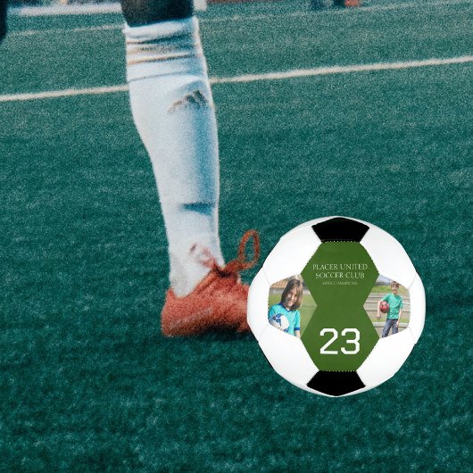 Spieler zwei Fotos halten fest Fußball