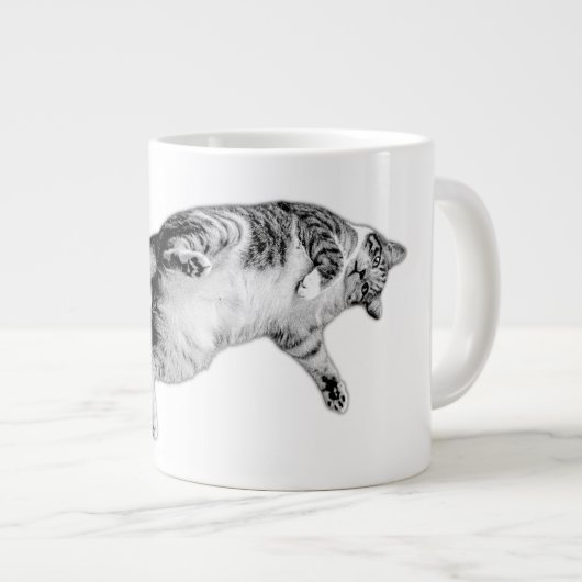 Spielerisch in Schwarz und Weiß Gedreht Jumbo-Tasse (Vorderseite Rechts)