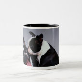 Spielerische Boston-Terrier Zweifarbige Tasse (Mittel)