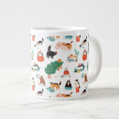 Spielerische Katzen und Weihnachtsbaummuster Jumbo-Tasse (Vorderseite Rechts)