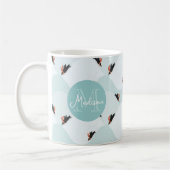 Spielerische Pinguine, die auf dem Schneepattern g Kaffeetasse (Links)