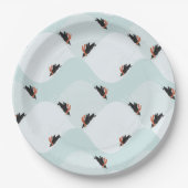 Spielerische Pinguine, die auf dem Schneepattern g Pappteller (Vorderseite)