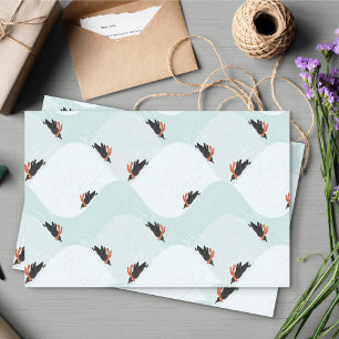 Spielerische Pinguine, die auf dem Schneepattern g Seidenpapier