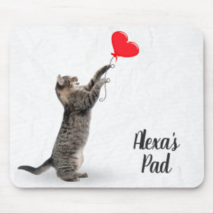 spielerische Tischkatze mit Herzballon Mousepad