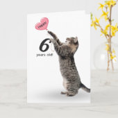 spielerische Tischkatze zum 6. Geburtstag Karte (Gelbe Blume)