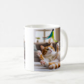 Spielerischer Kitten Feather Fun Kaffeetasse (VorderseiteRechts)