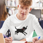 Spielerisches Labrador Retriever Dog Black Lab läu T-Shirt<br><div class="desc">Happy schwarz Labrador Retriever mit rotem Kragen und Laufen mit einem Stock. Der T - Shirt dieses coolen Hundeliebhabers ist in vielen Shirt-Stilen erhältlich, darunter langen Shirts und Hunden für Männer, Frauen und Kinder. Ein tolles Geschenk für die Liebhaber des schwarzen Labors. Karo in Jenn’s Doodle World für noch mehr...</div>