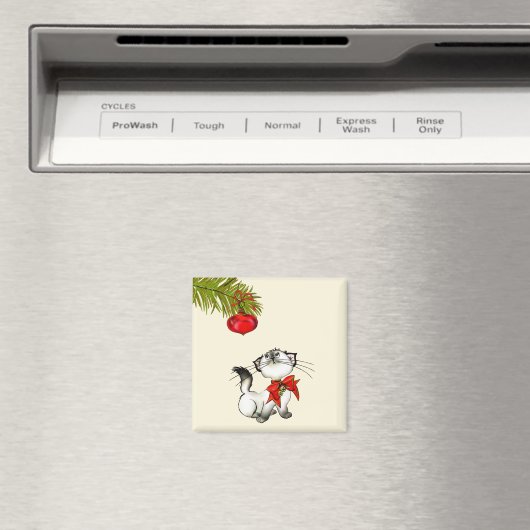 Spielerisches Weihnachtskätzchen mit einem roten B Magnet (In Situ (Geschirrspüler))