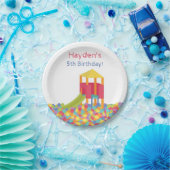 Spielplatz-Ball bildet Pappteller (Party)