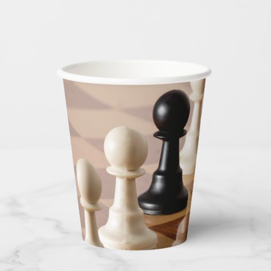 Spielplätze auf dem Schachbrett Pappbecher (Vorderseite)