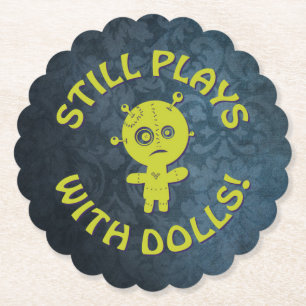 SPIELT IMMER NOCH MIT DOLLS! UNTERSETZER