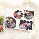 Spielvolle Formen Moderne Weihnachtsfotografie Col Folien Feiertagskarte<br><div class="desc">Fügen Sie Ihren Weihnachtskarten Glanz mit echter Goldfolie, Silber oder Rose! Die Vorderseite zeigt vier Foto, die in spielerischen Formen angeordnet sind, darunter ein Kreis, ein Bogen, eine Blume und ein gewelltes Rechteck. Eine lustige Drehung auf dem traditionellen Design einer Ferienkarte. Ihr Familienname wird in einem modernen Drehbuch in der...</div>