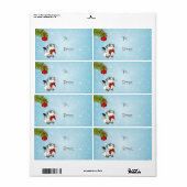 Spielvolle Kätzchen in einem roten Weihnachtsbock (Vorne)