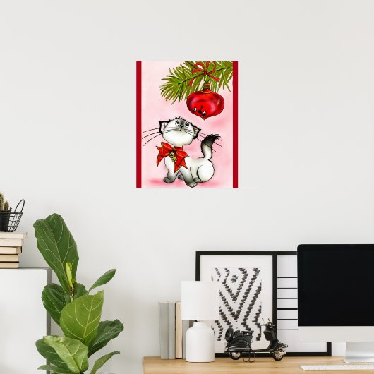 Spielvolle Kätzchen in einem roten Weihnachtsbock Poster (Heimbüro)