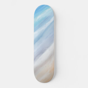 Spielvolle Wellen an einem sonnigen Tag am Strand Skateboard