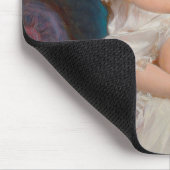 Spielzeit: Mädchen spielen mit ihrem Pet Kitten Mousepad (Ecke)