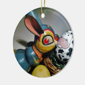 Spielzeug-Kaninchen und Kuhei Keramikornament (Links)