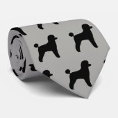 Spielzeug Poodle Silhouetten Muster Grau und Schwa Krawatte (Gerollt)