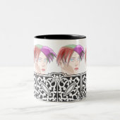 Spiky Style: Modischer Mann mit trendigem Haar Zweifarbige Tasse (Mittel)