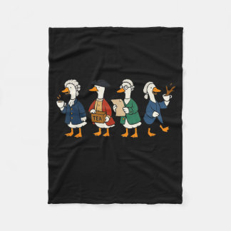 Spilling The Tea Since 1773 Funny Goose Fleecedecke