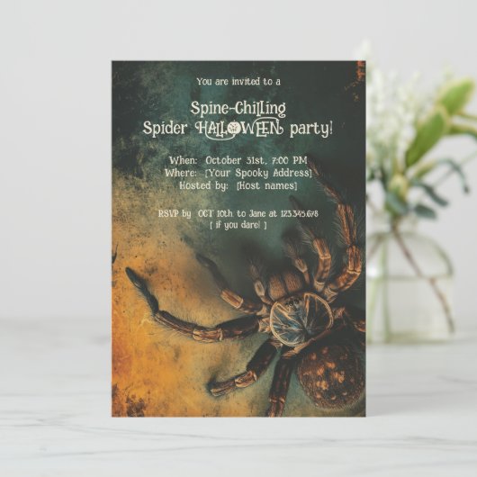 🕷️ Spine Chilling Spider Halloween-Party Einladung (Stehend Vorderseite)