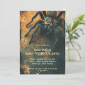 🕷️ Spine Chilling Spider Halloween-Party Einladung (Stehend Vorderseite)