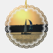 Spinnaker-Segelboot-Sonnenuntergang-Verzierung Keramik Ornament (Hinten)