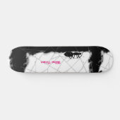 Spinnenbrett mit Logo. Skateboard (Horizontal)