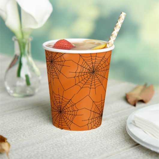 Spinnennetz auf Orange Halloween Paper Cup Pappbecher (In Situ)