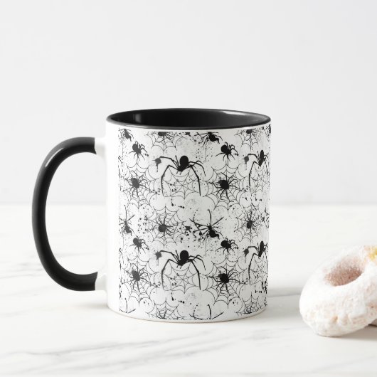 Spinnennetz Muster Halloween Tasse (Mit Donut)