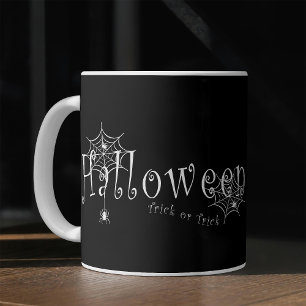 Spinnennetze und Spinnen über Halloween Kaffeetasse