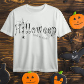 Spinnennetze und Spinnen über Halloween T-Shirt