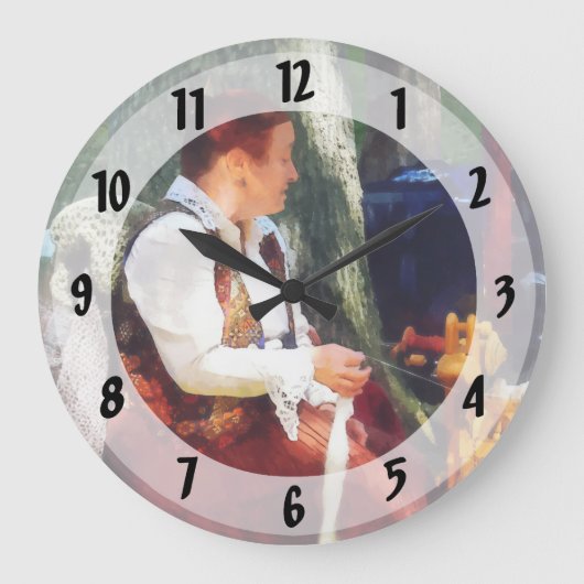 Spinngarn für Frauen auf dem Fledermausmarkt Große Wanduhr (Vorderseite)