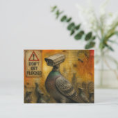 Spionentauben mit Warnschildern Enkaustik-Collage Postkarte (Stehend Vorderseite)
