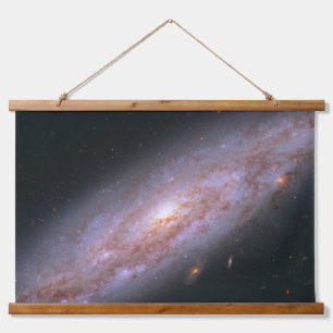 Spiral Galaxy Ngc 3972. Wandteppich Mit Holzrahmen