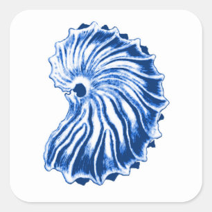 Spiral-Muschel, Indigoblau und Weiß Quadratischer Aufkleber