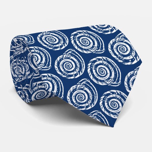 Spiral Seashell Block Print, Cobalt Blue und White Krawatte (Gerollt)