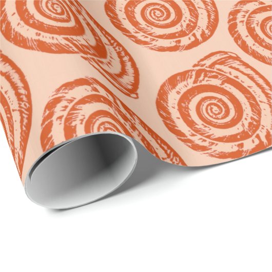 Spiral Seashell Block Print, Coral Orange Geschenkpapier (Rolleneckpunkt)