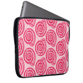 Spiral Seashell Block Print, Coral Pink & Fuchsia Laptopschutzhülle (Vorne Rechts)
