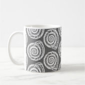 Spiral Seashell Block Print, grau und weiß Kaffeetasse (Links)