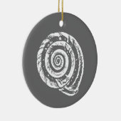 Spiral Seashell Block Print, grau und weiß Keramik Ornament (Rechts)