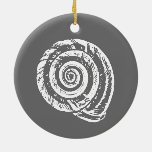 Spiral Seashell Block Print, grau und weiß Keramik Ornament (Hinten)
