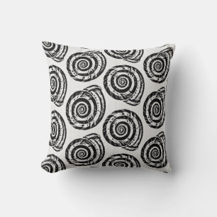 Spiral Seashell Block Print, Schwarz/Weiß Kissen