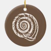 Spiral Seashell Block Print, Taupe Tan und Creme Keramik Ornament (Hinten)